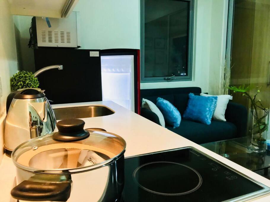 מנילה Acqua Private Residence Livingstone Tower Condo Unit With Free Wifi מראה חיצוני תמונה