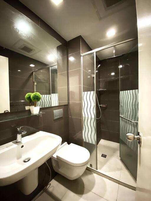 מנילה Acqua Private Residence Livingstone Tower Condo Unit With Free Wifi מראה חיצוני תמונה